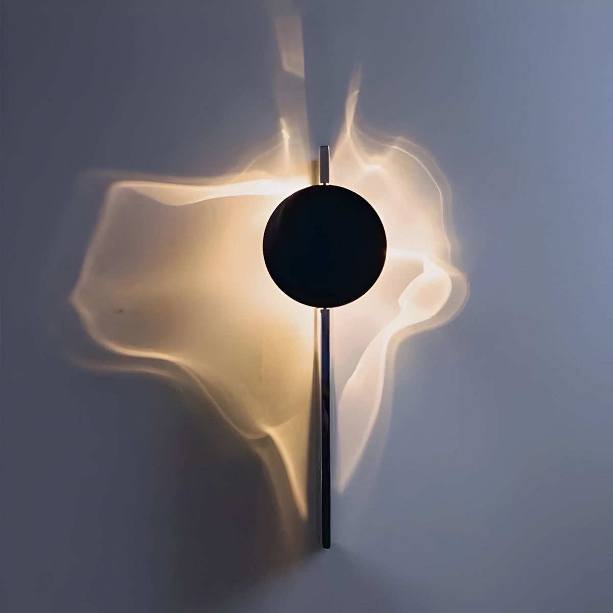 Applique murale design effet éruption solaire en acier, vue 5