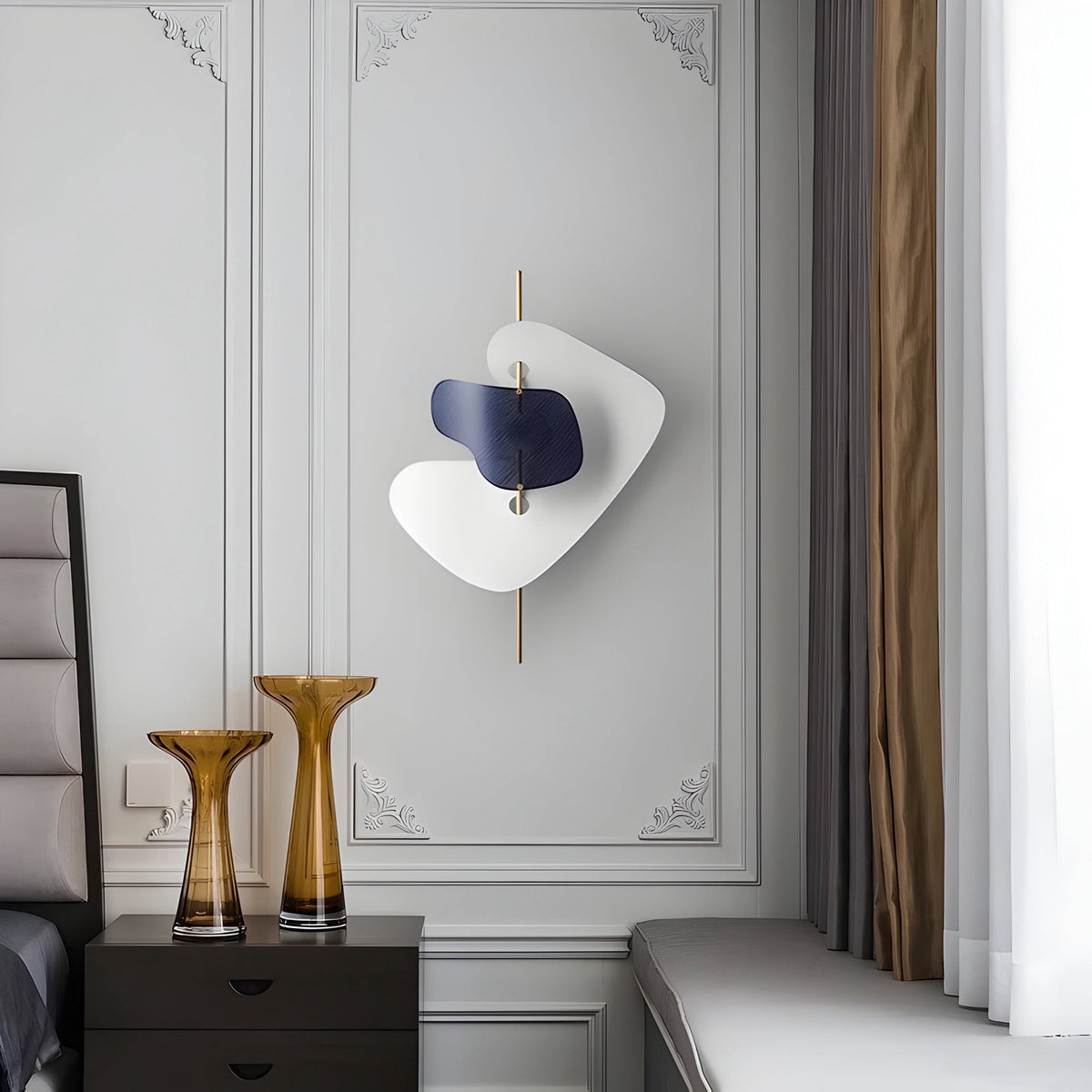 Applique murale design en tôle d'acier grise et blanche, vue 2