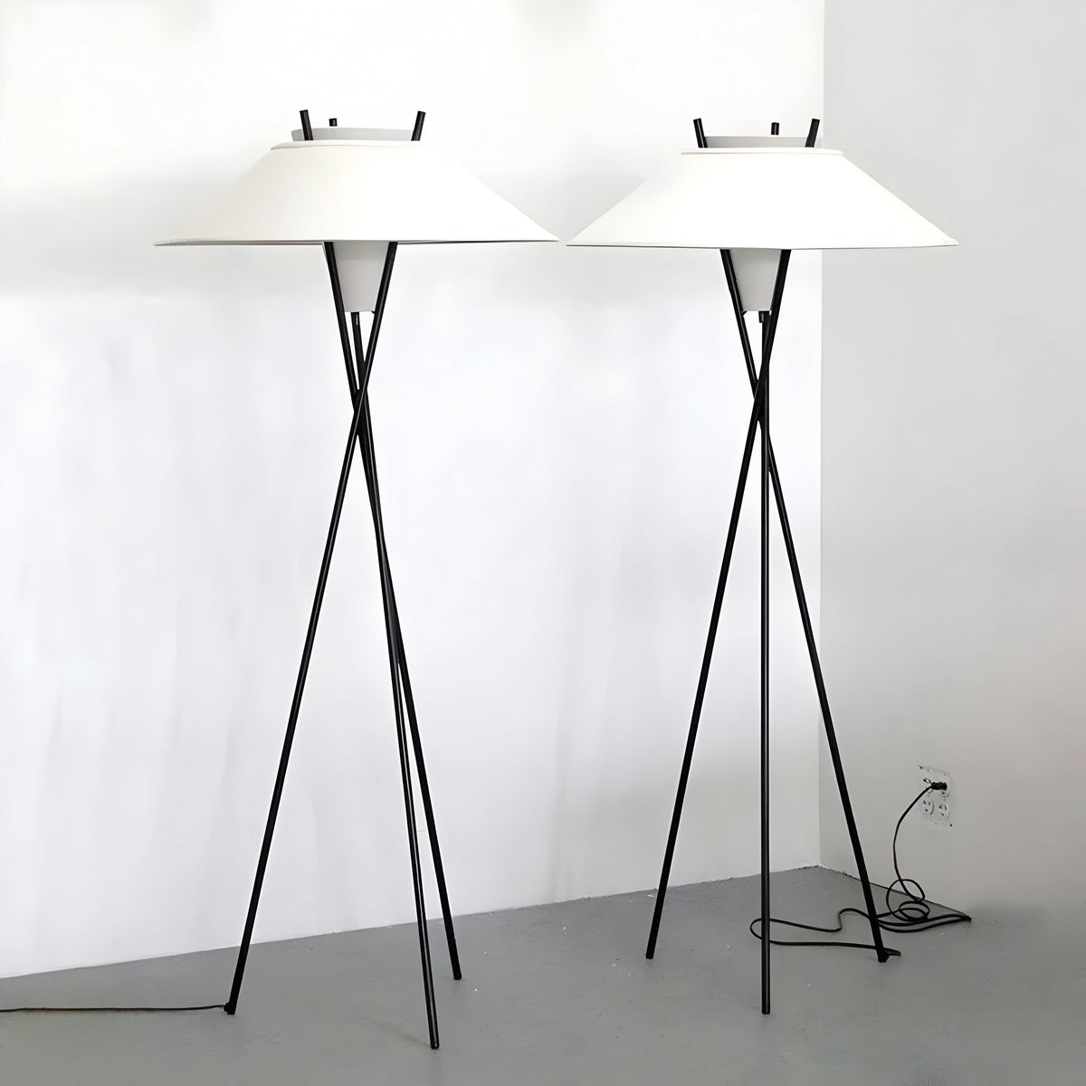 Lampadaire japonais à abat-jour en tissu blanc, pied noir, vue 4