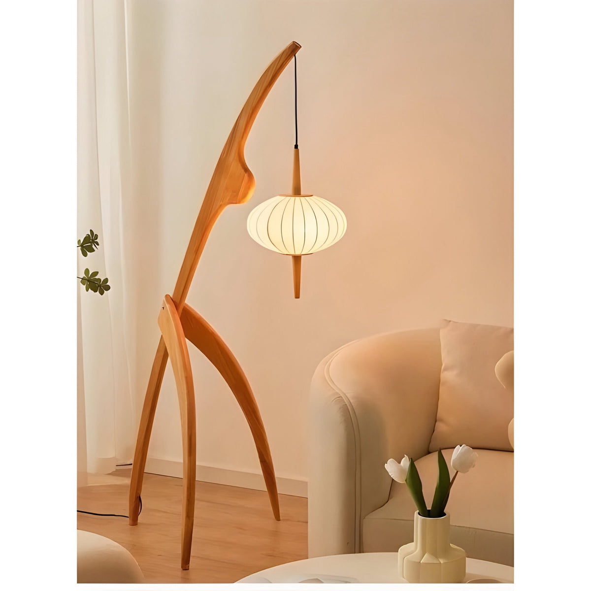 Lampadaire japonais en bois et abat-jour blanc, vue 2