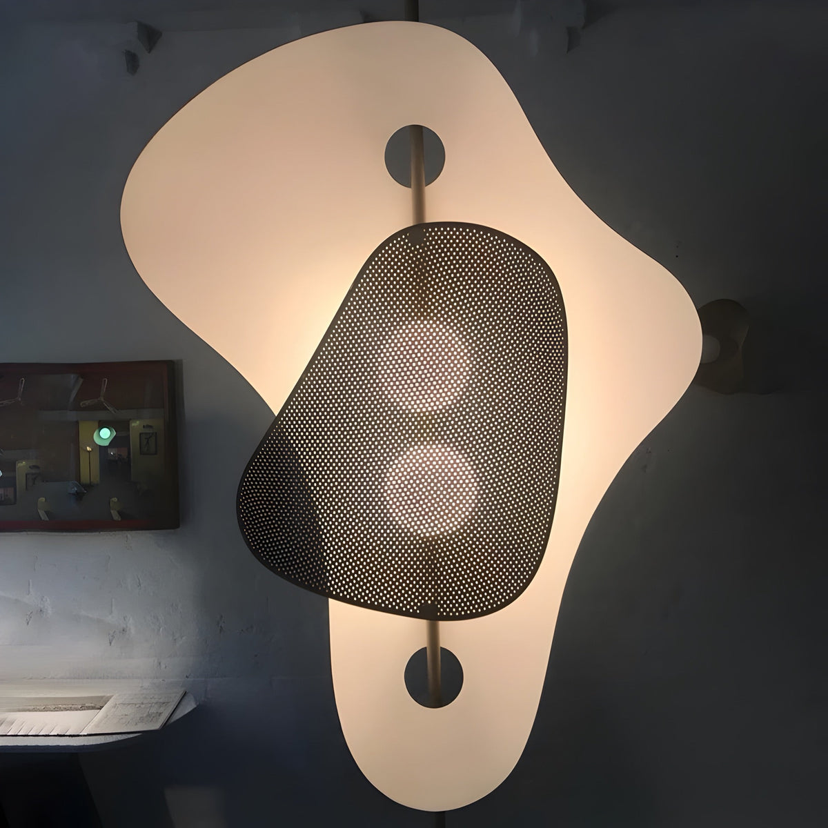 Lampadaire marbre à abat-jour en tôle d'acier grise, vue 4
