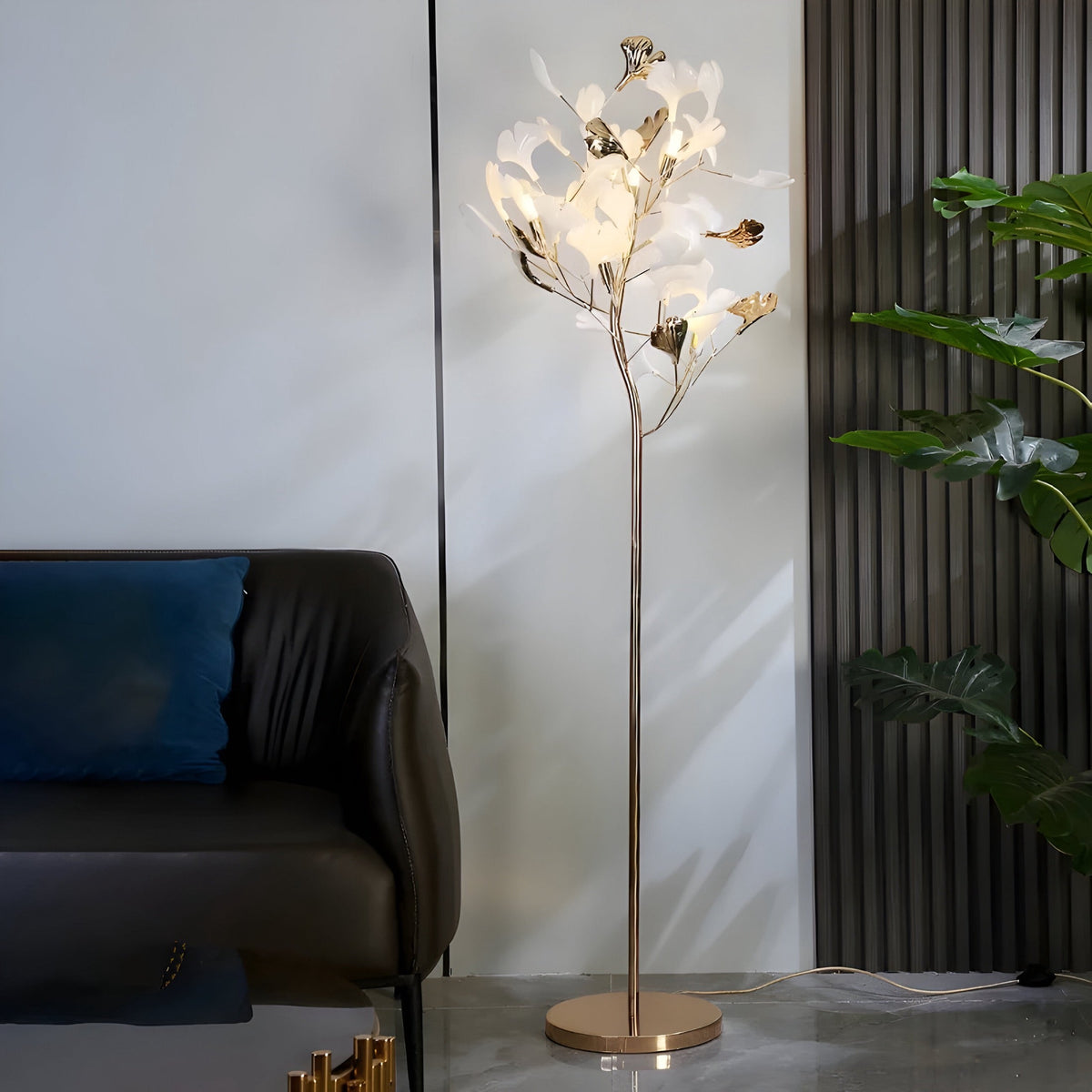 Lampadaire marbre imité ou doré, feuilles de ginkgo en céramique, vue 2