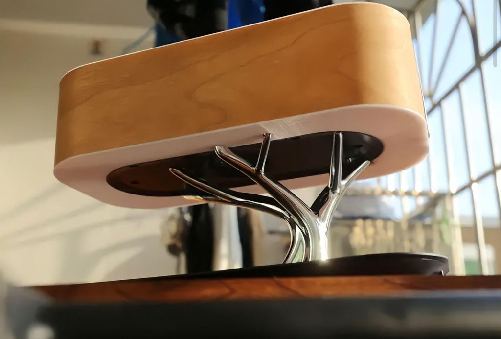 Lampe à poser en bois avec enceinte Bluetooth et recharge sans fil, vue 7
