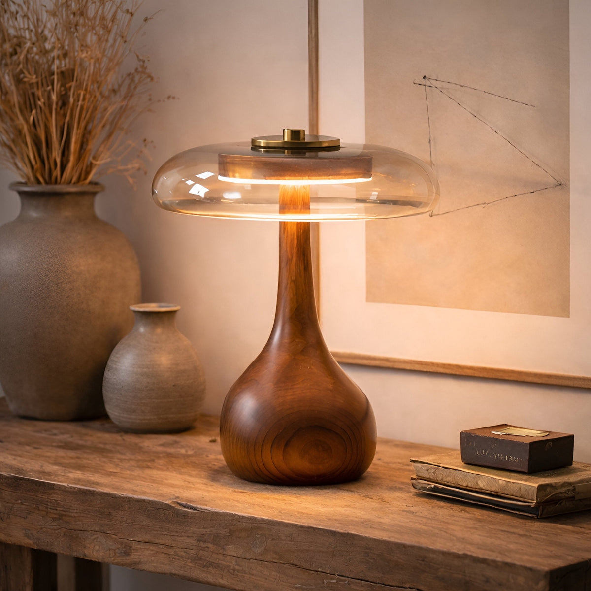 Lampe à poser en bois courbé et verre ambré