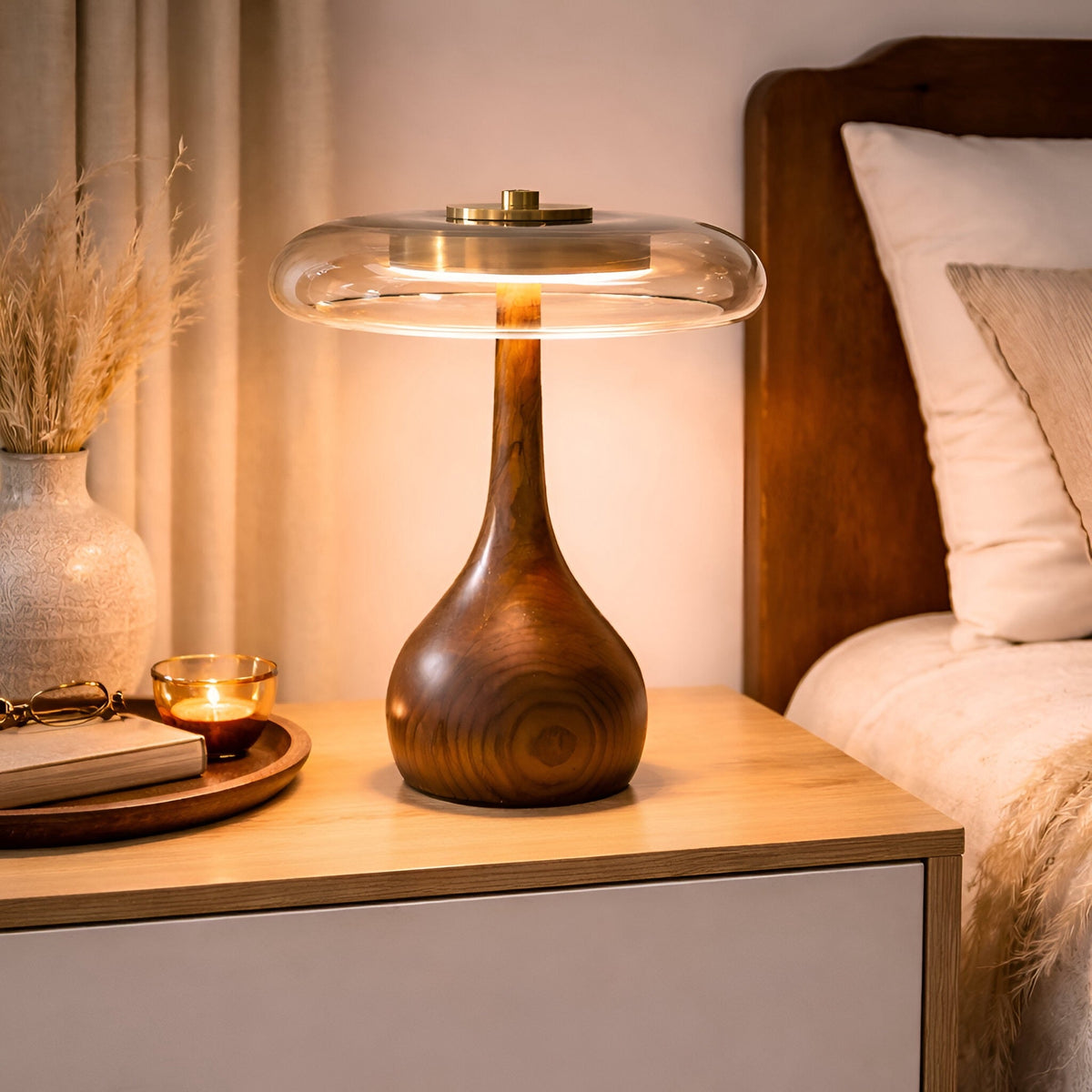 Lampe à poser en bois courbé et verre ambré, vue 2