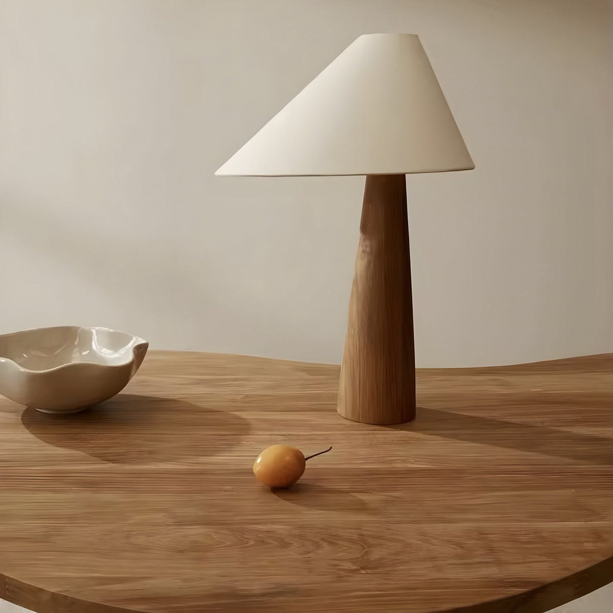 Lampe à poser wabi-sabi en chêne massif et tissu