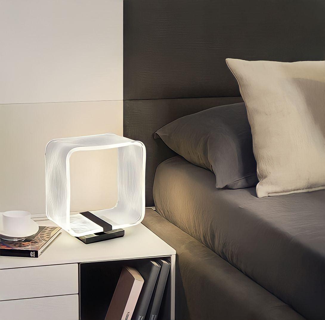 Lampe de chevet cube LED en acrylique, socle noir