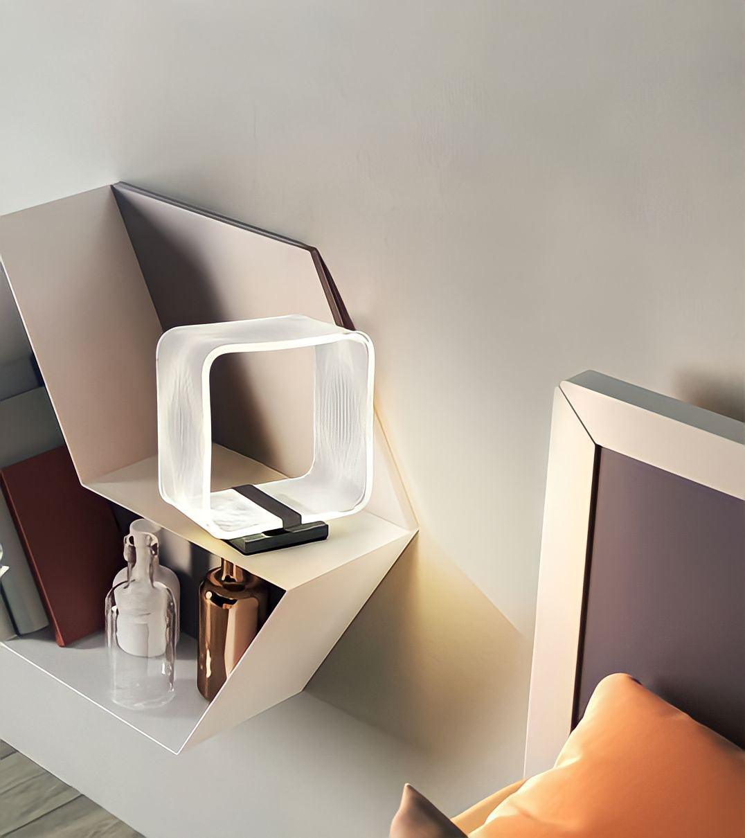 Lampe de chevet cube LED en acrylique, socle noir, vue 4
