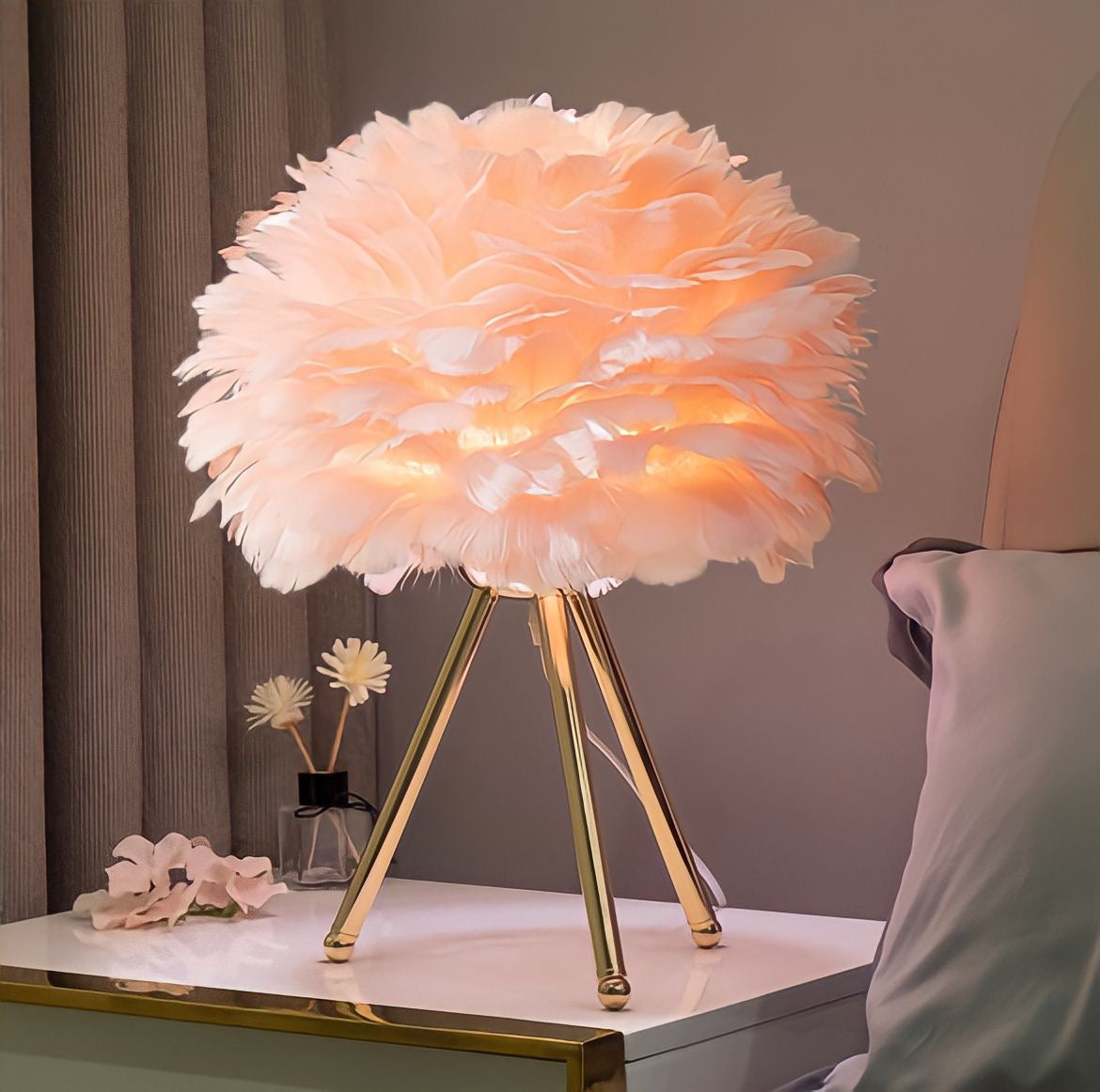 Lampe de chevet design à plumes, blanche, pêche ou noire, vue 4