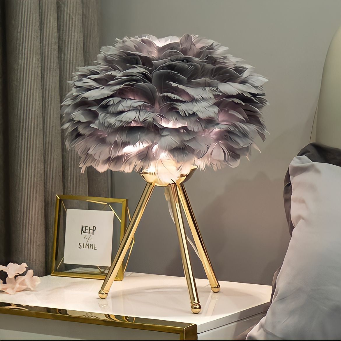 Lampe de chevet design à plumes, blanche, pêche ou noire, vue 5