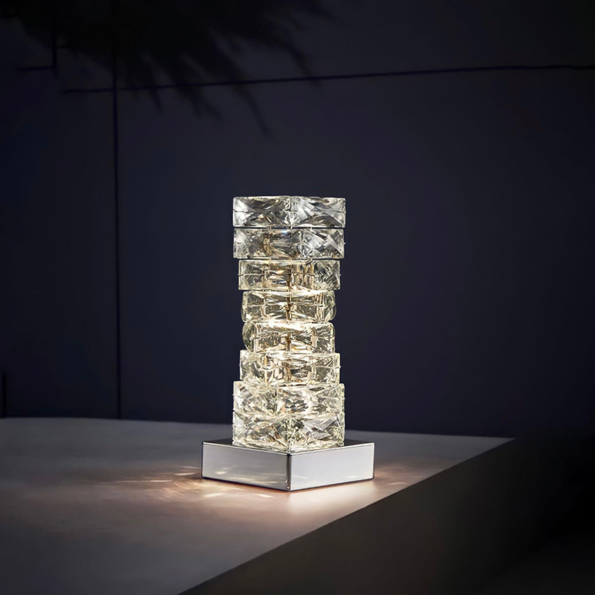 Lampe de chevet design en cristal K9 et acier, vue 3