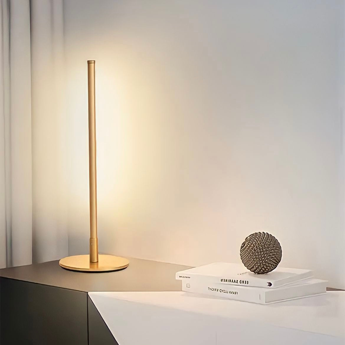 Lampe de chevet design minimaliste en aluminium