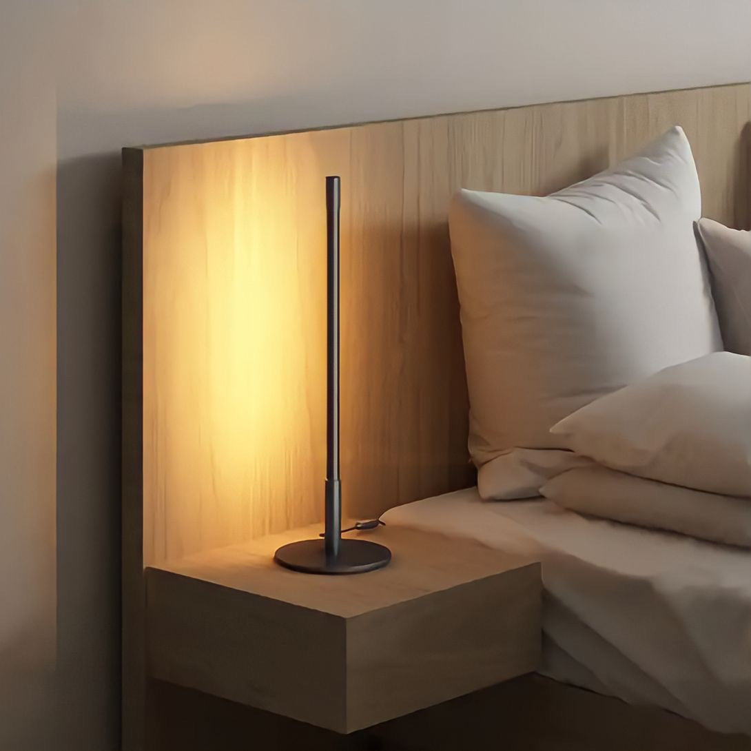 Lampe de chevet design minimaliste en aluminium, vue 2