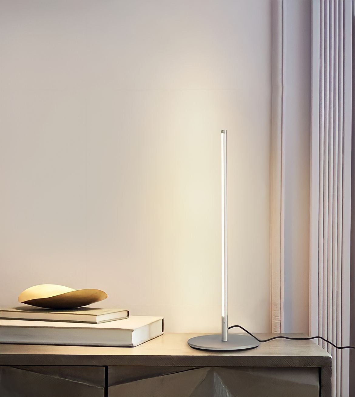 Lampe de chevet design minimaliste en aluminium, vue 3