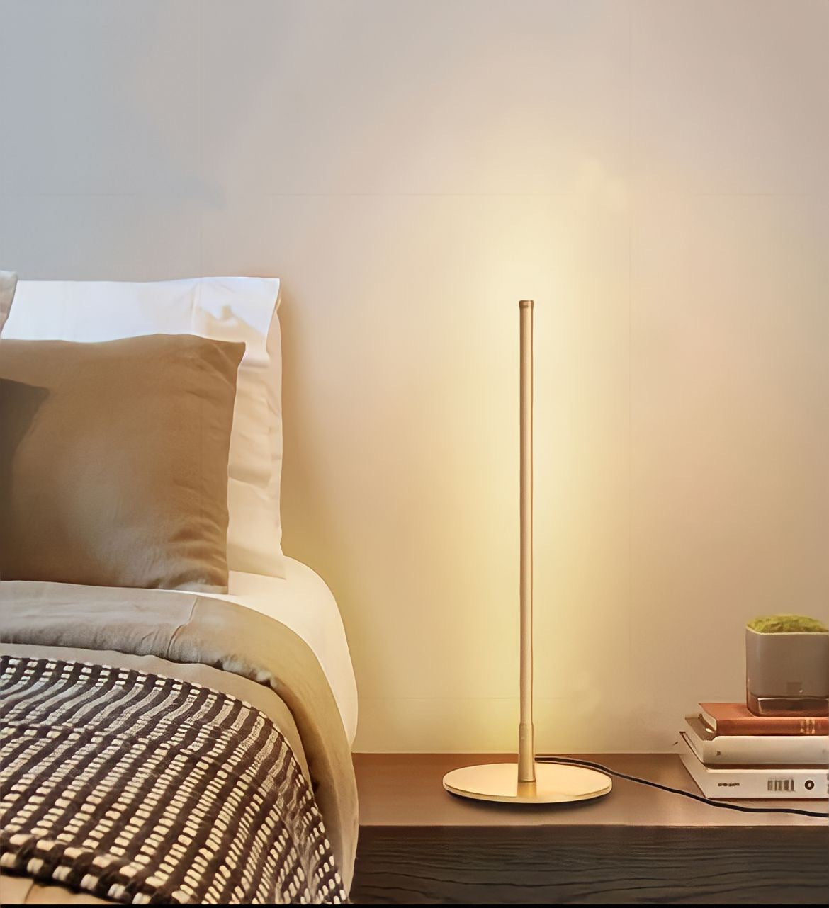 Lampe de chevet design minimaliste en aluminium, vue 4