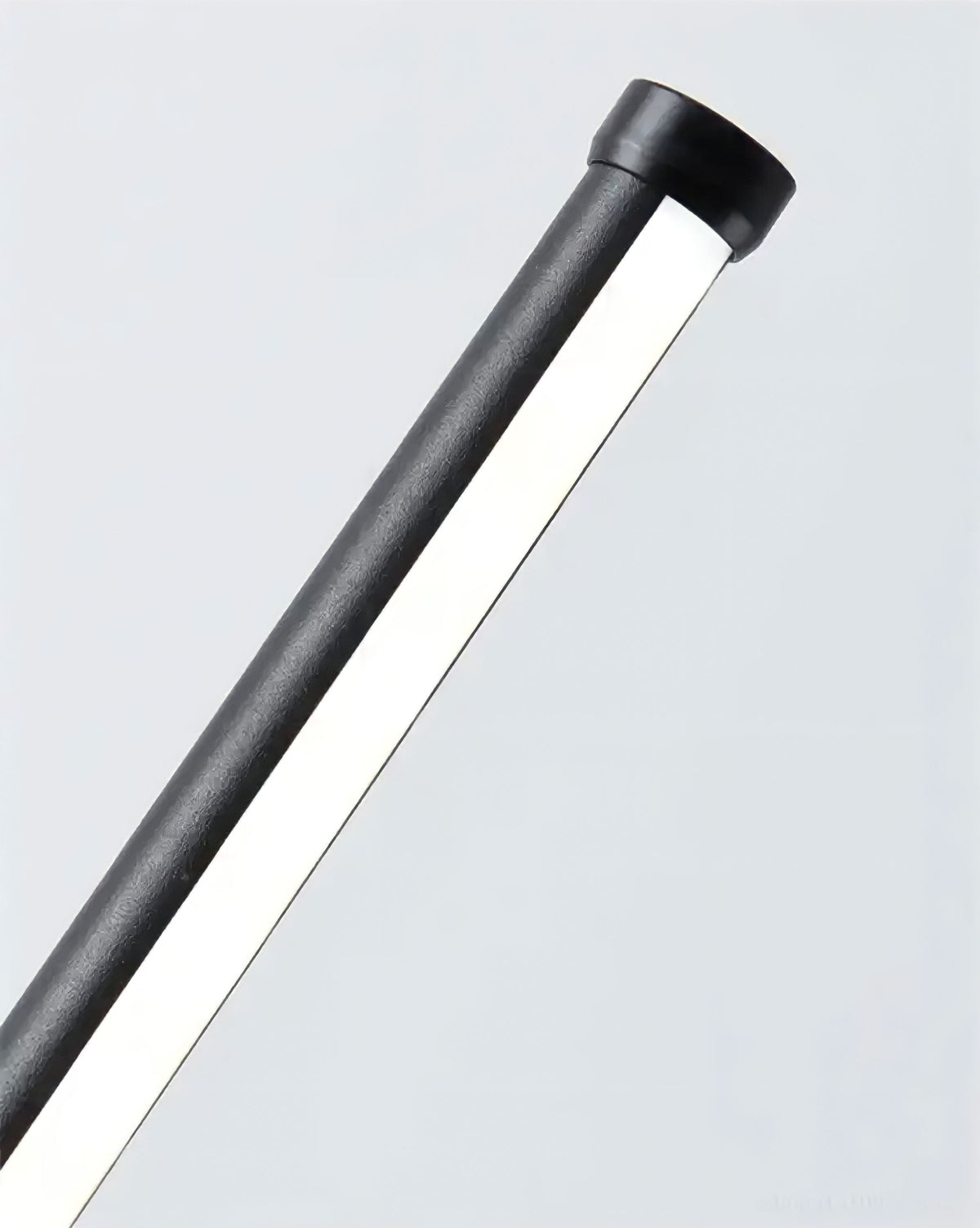 Lampe de chevet design minimaliste en aluminium, vue 5
