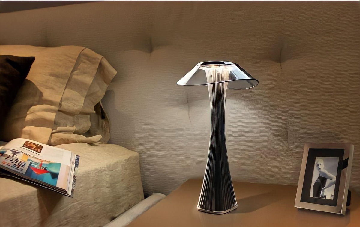 Lampe de chevet design tactile en nickel et acrylique, vue 3
