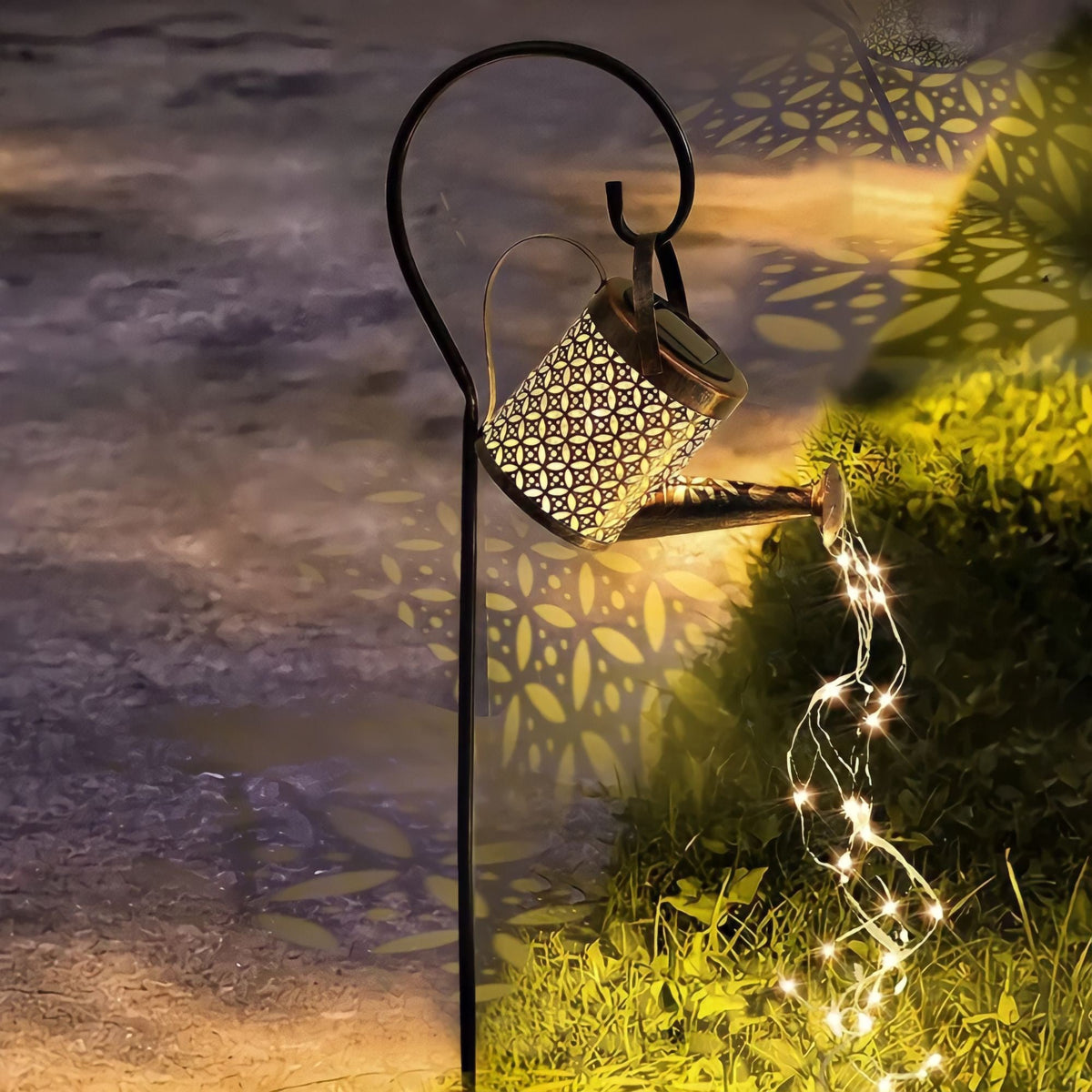Lampe solaire de jardin arrosoir à effet pluie lumineuse