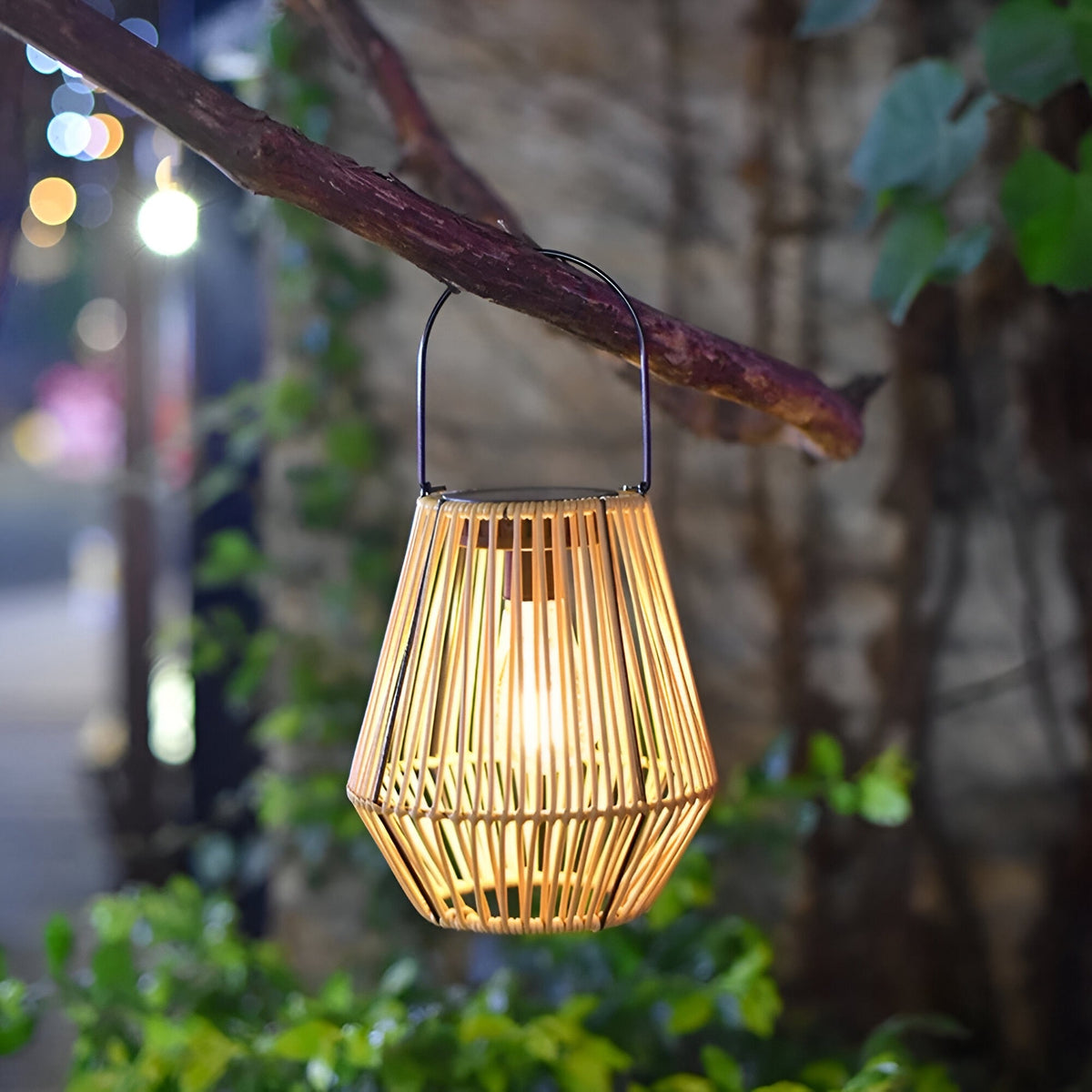 Lampe solaire en rotin pour jardin et terrasse