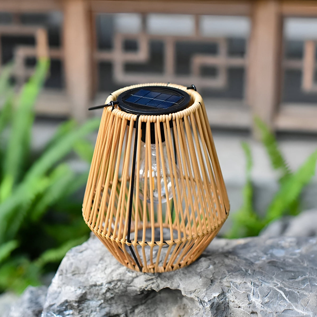 Lampe solaire en rotin pour jardin et terrasse, vue 3