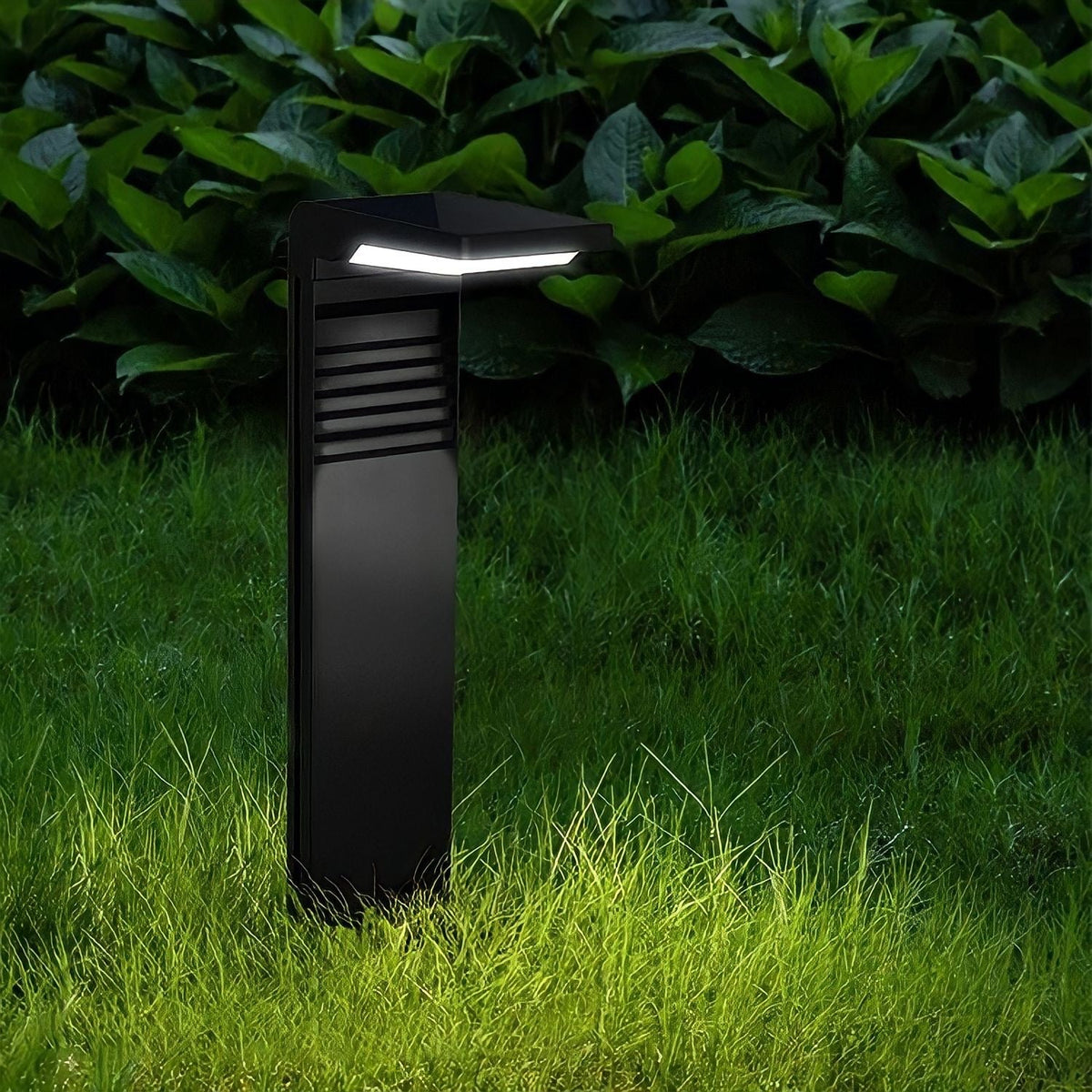 Lampe solaire extérieure noire à allumage automatique