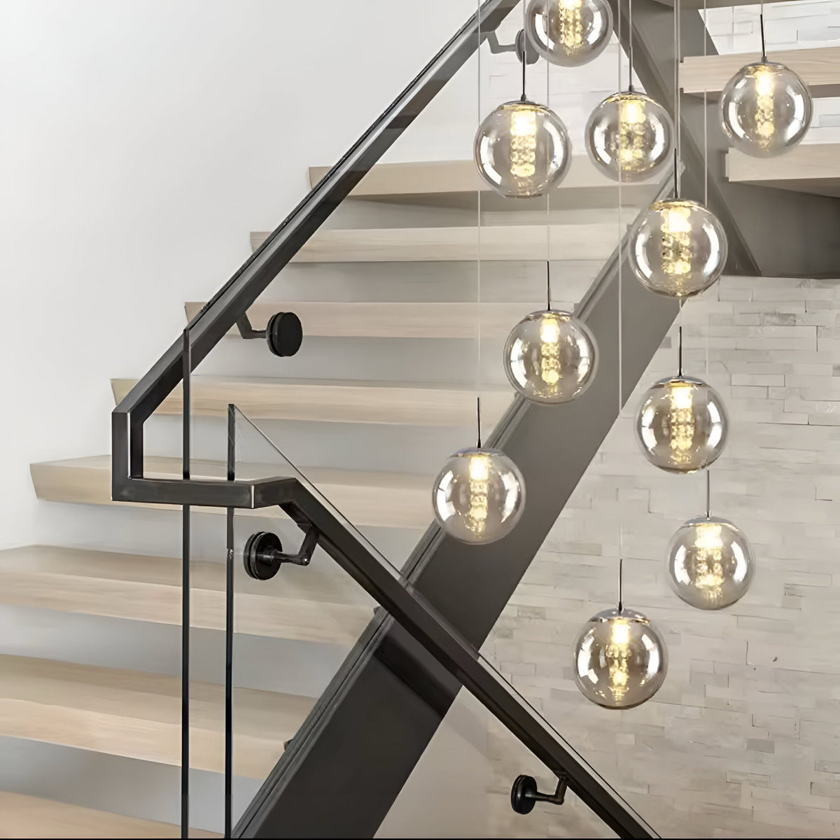 Lustre boule en grappe de globes de verre cognac, vue 2