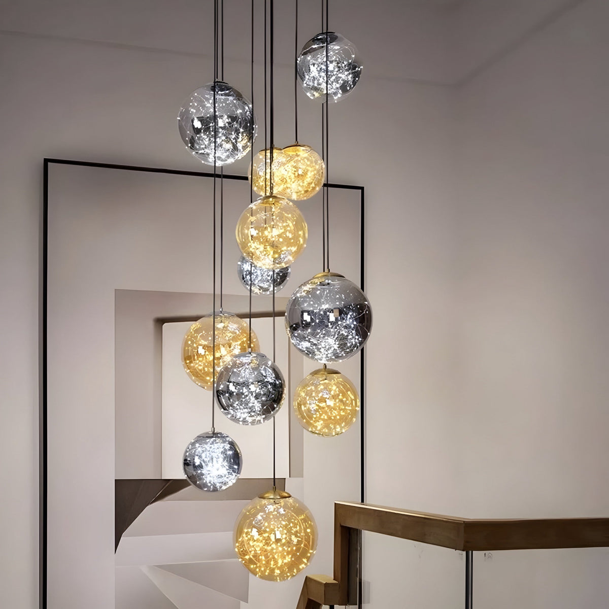 Lustre boule en verre gris fumé et ambre