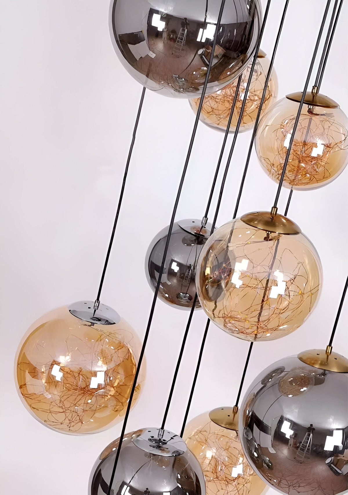 Lustre boule en verre gris fumé et ambre, vue 3