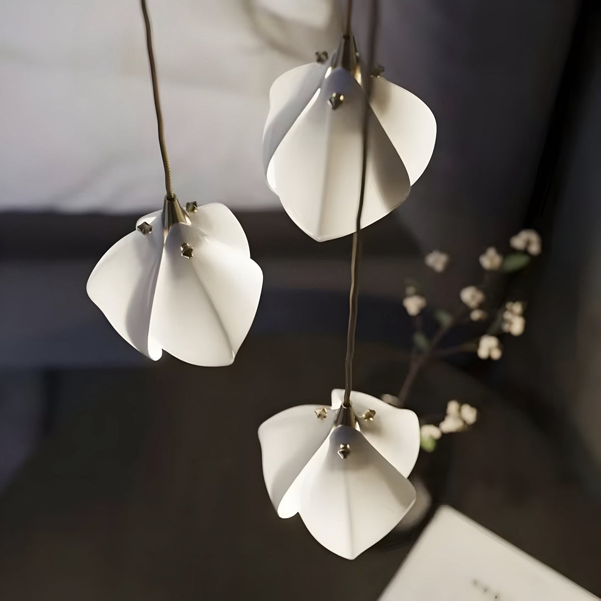 Lustre fleur en céramique blanche, fleurs de magnolia, vue 2