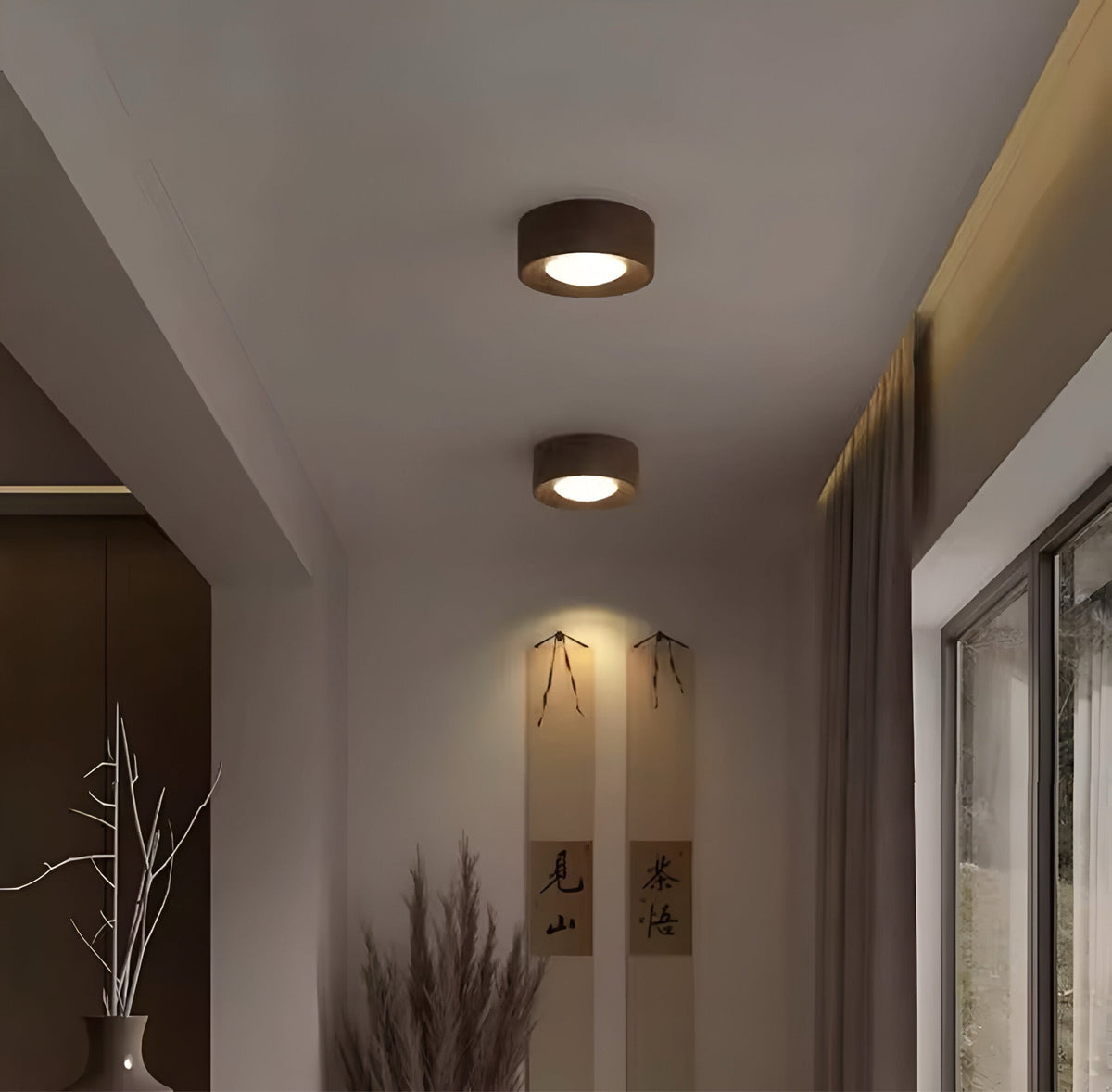Plafonnier en bois et laiton, lumière blanc chaud, vue 4