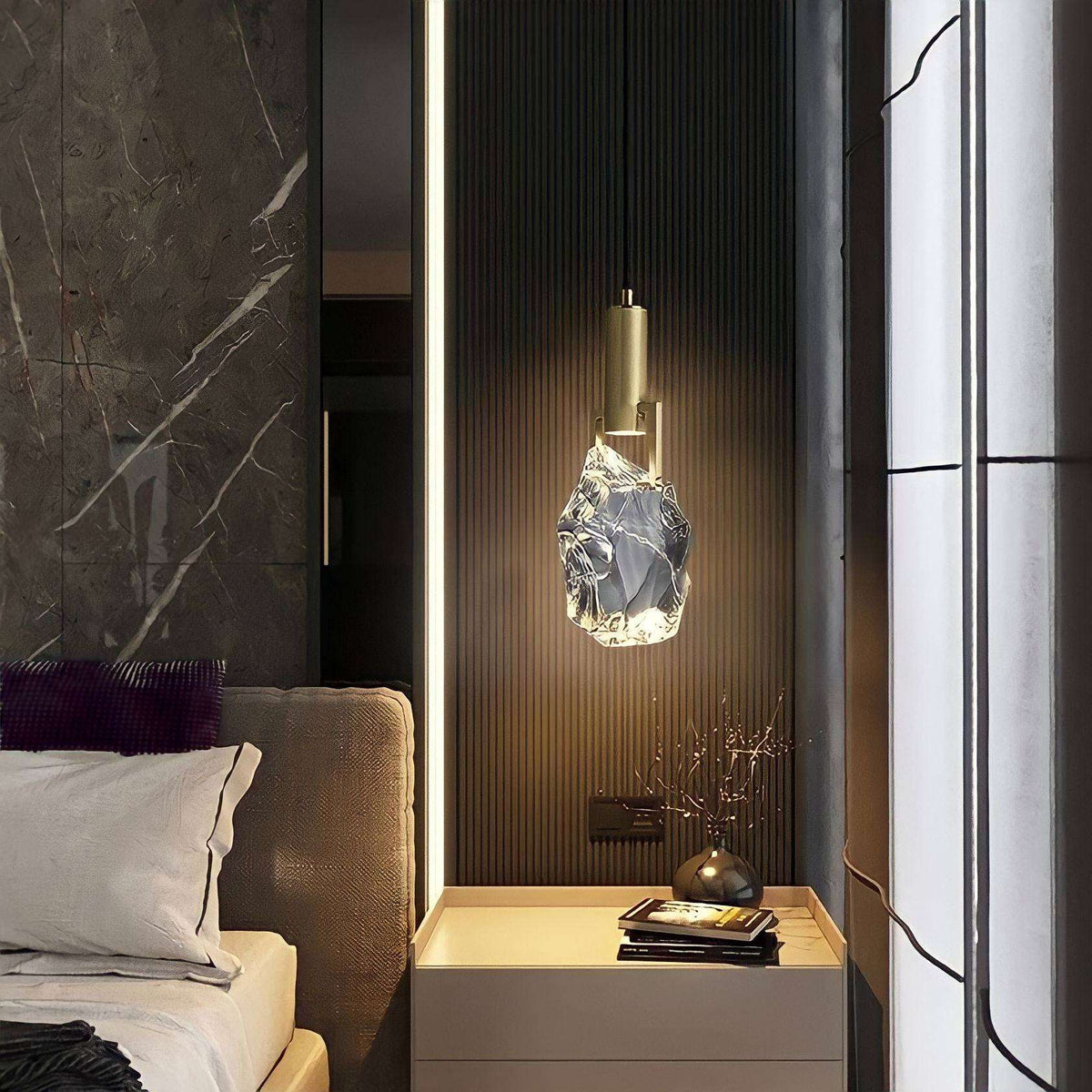 Suspension cristal brut K9 doré, pièce unique de 12 cm, vue 3