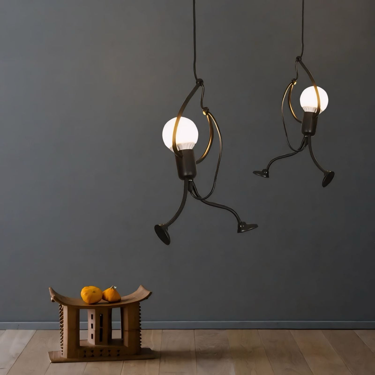 Suspension design grimpeur en fer noir Scalatore